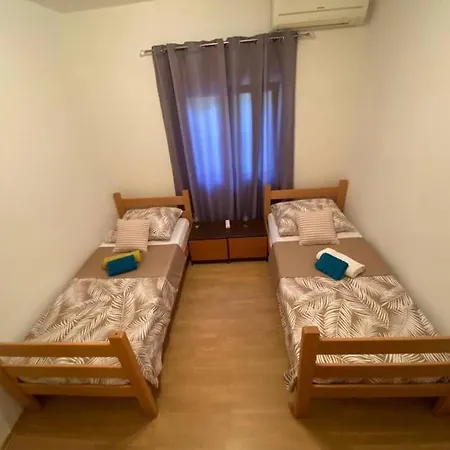 Maribel Apartman